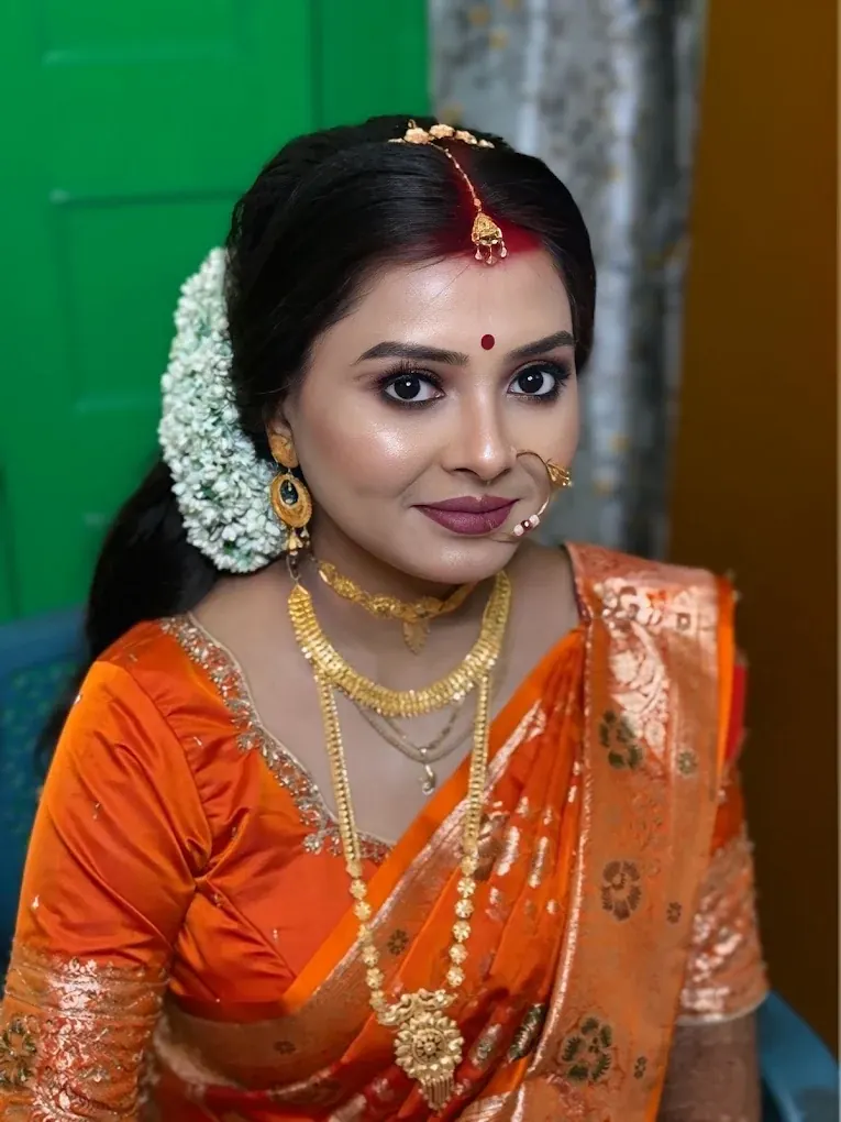 Bridal look in traditional saree and jewellery — Shape Shifters